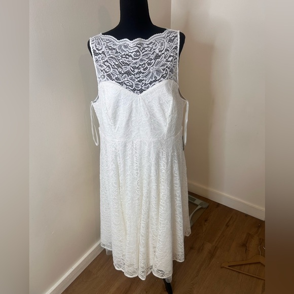 torrid Dresses & Skirts - Torrid White Lace Midi Wedding Dress